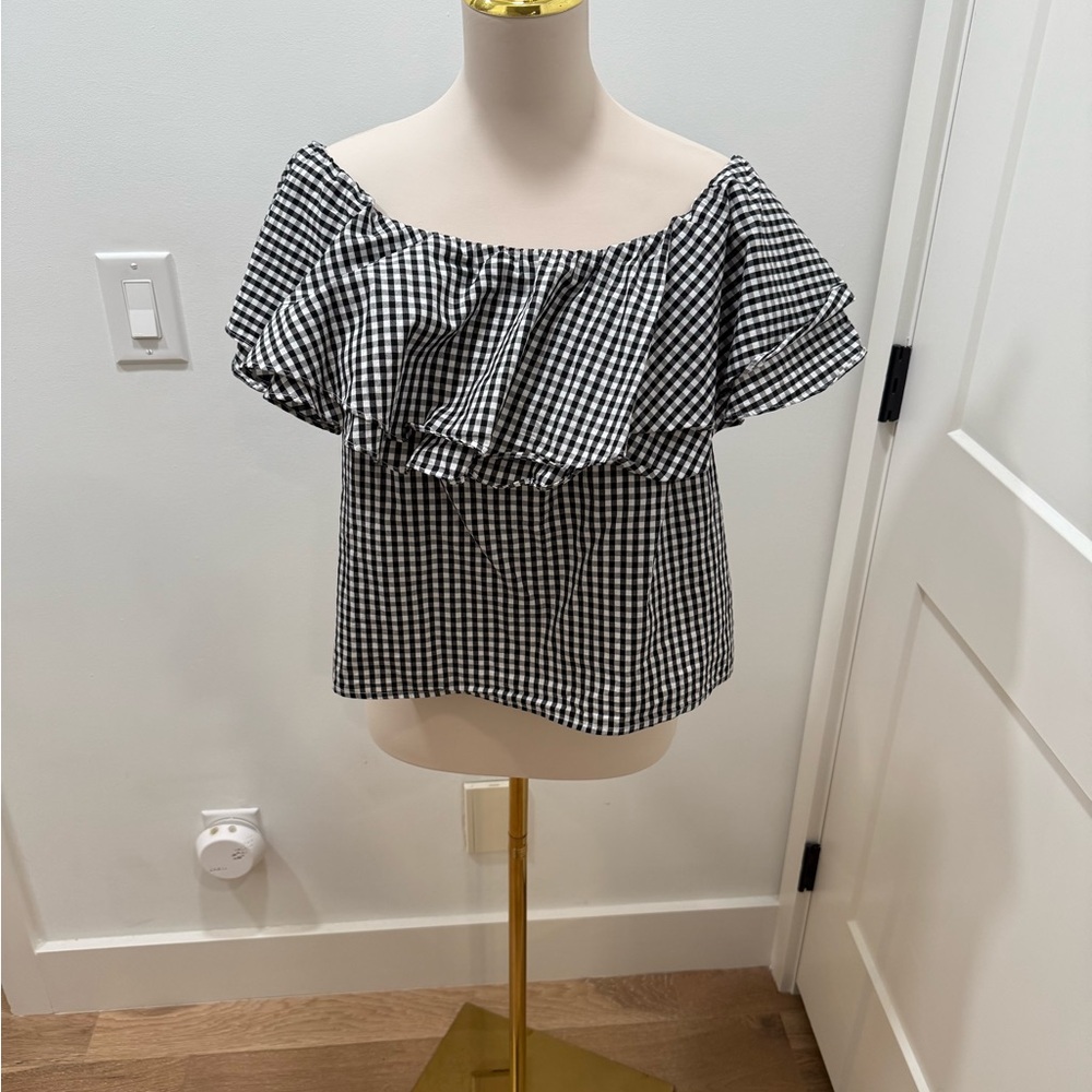 Forever 21 Black and White Ruffled Sleeveless Blouse